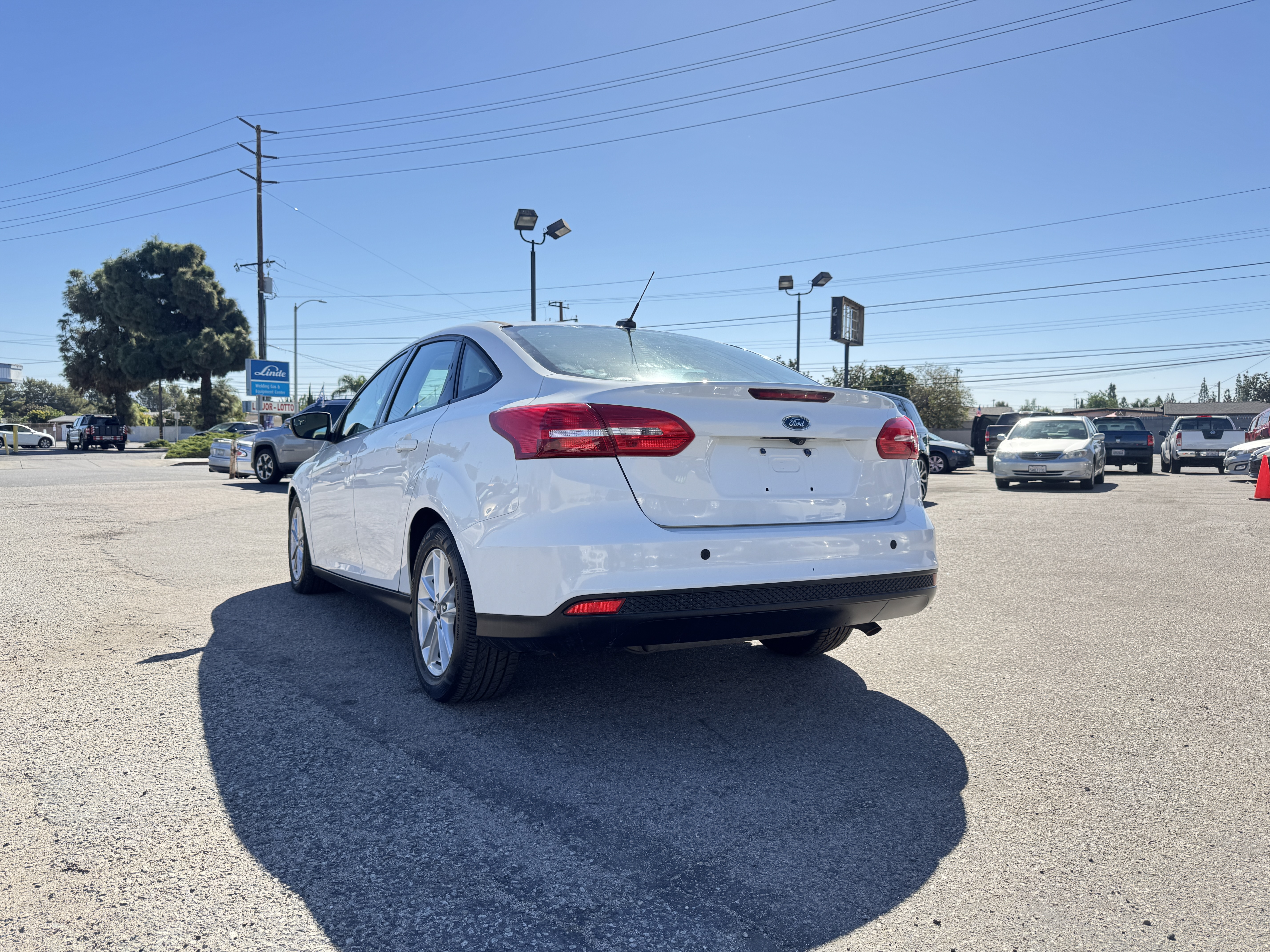 Used 2016 Ford Focus SE Sedan FWD image 6
