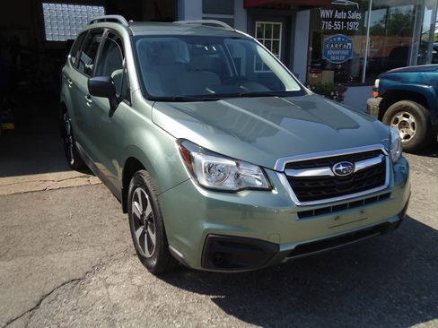 Used 2017 Subaru Forester 2.5i AWD/4WD image 3