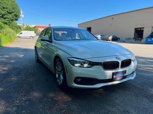 Used 2017 BMW 320i xDrive image 4