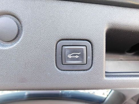 Used 2018 Chevrolet Equinox LT image 9