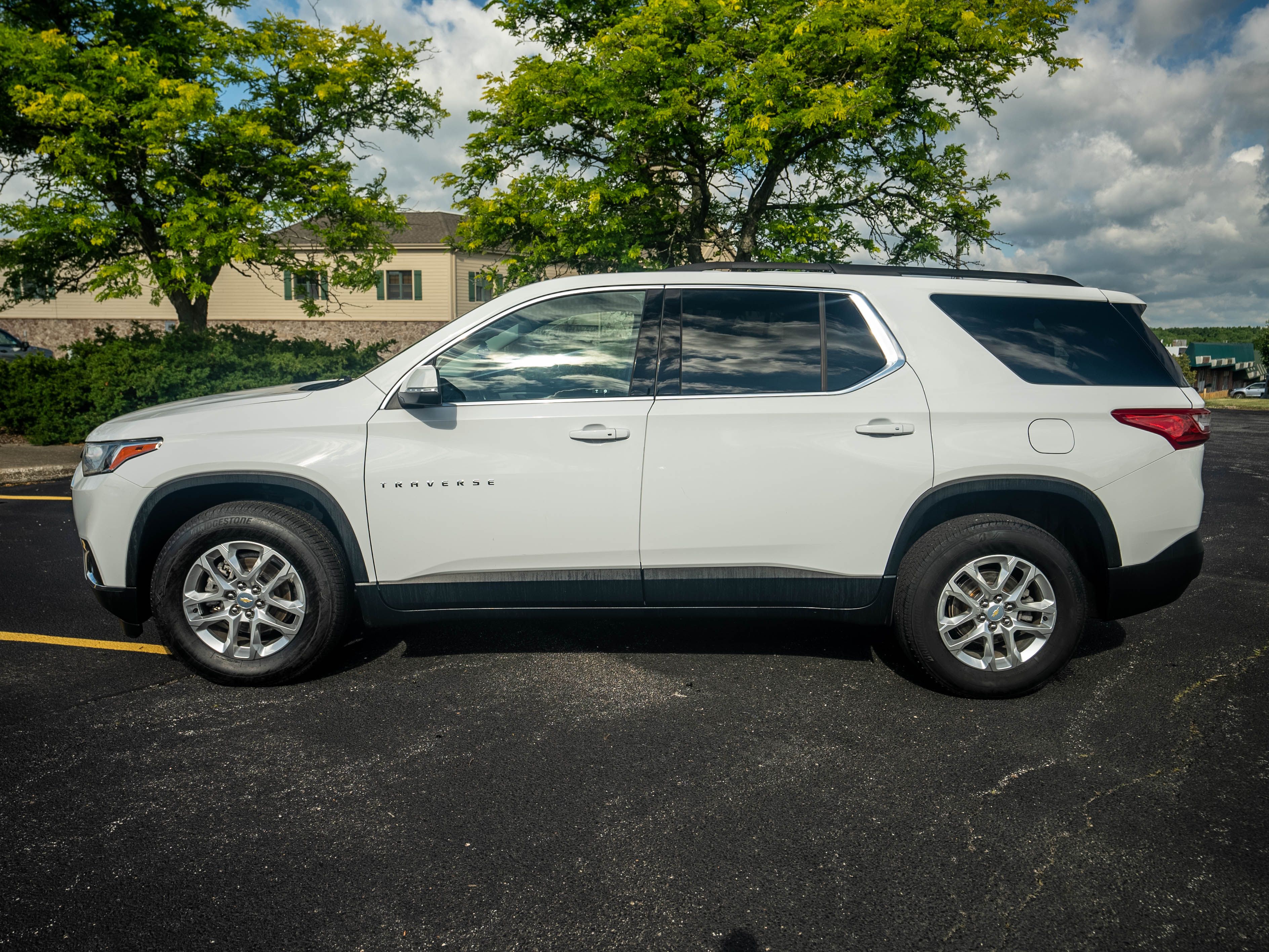 Used 2021 Chevrolet Traverse AWD LT image 7