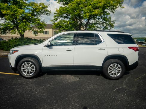Used 2021 Chevrolet Traverse AWD LT image 7
