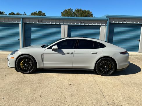 Used 2021 Porsche Panamera Turbo S image 2