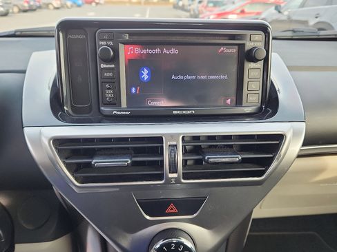 Used 2014 Scion iQ 10 Series image 17