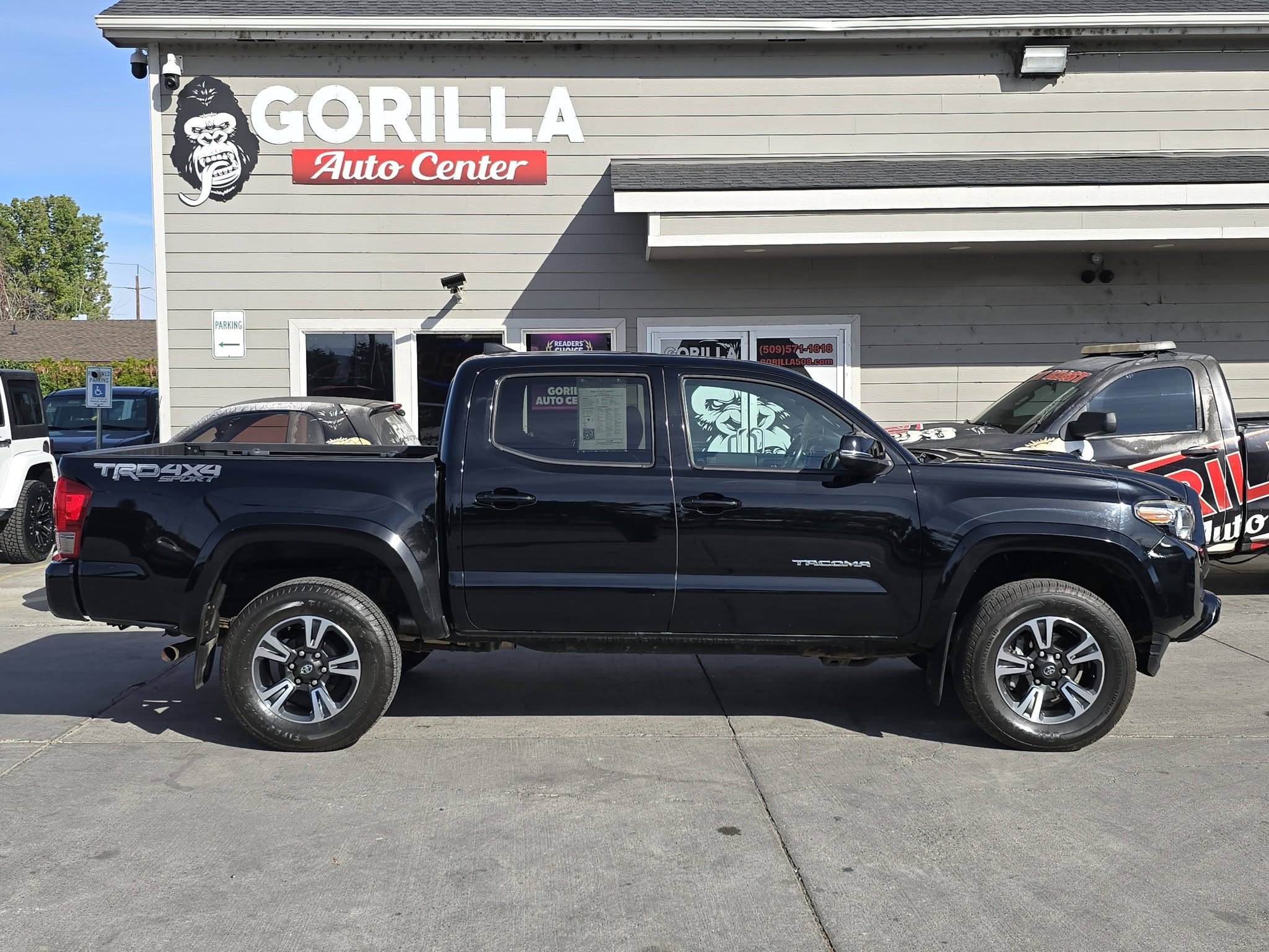 Used 2017 Toyota Tacoma 4x4 Access Cab TRD Off-Road image 8