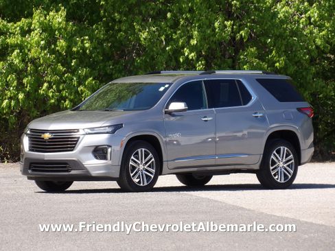 Used 2023 Chevrolet Traverse High Country image 1