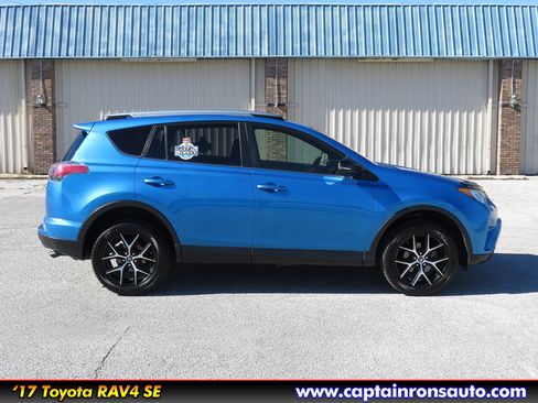 Used 2017 Toyota RAV4 SE image 18
