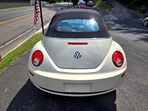 Used 2008 Volkswagen Beetle SE image 4