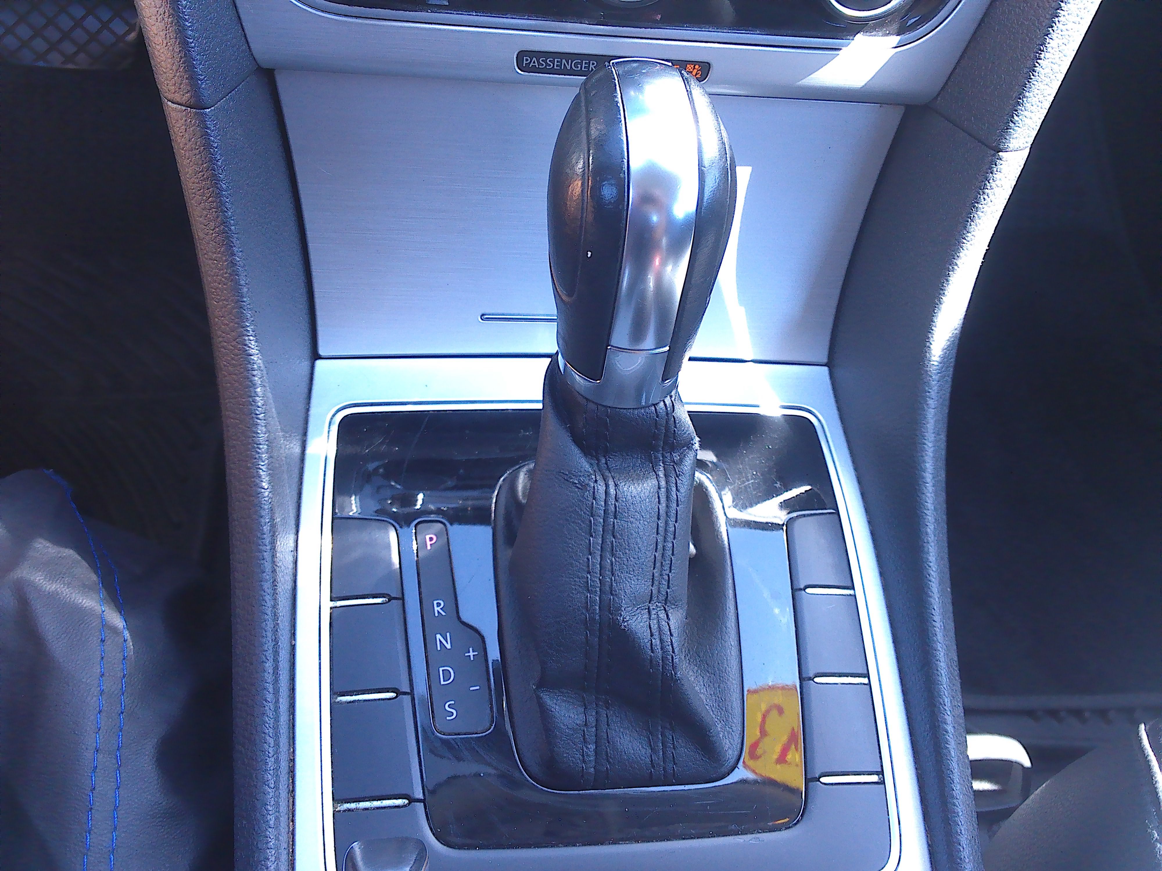 Used 2013 Volkswagen Passat SE FWD image 17