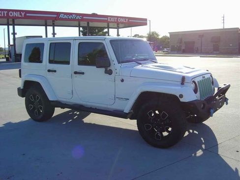 Used 2018 Jeep Wrangler 4xe Unlimited Sahara image 5