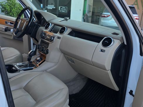 Used 2011 Land Rover LR4 HSE LUX image 24