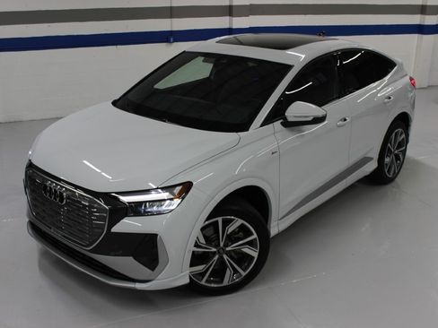 Used 2024 Audi Q4 e-tron Premium Plus image 4