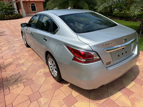 Used 2015 Nissan Altima SV FWD image 5