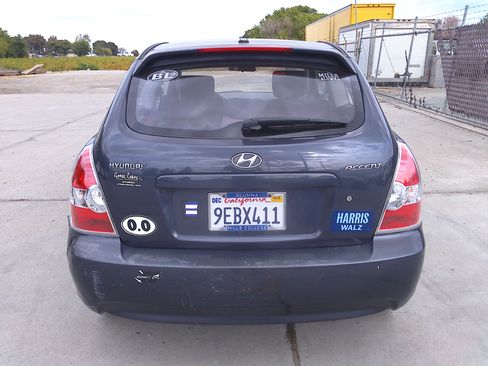Used 2010 Hyundai Accent GS image 6