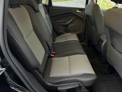 Used 2017 Ford Escape SE image 16