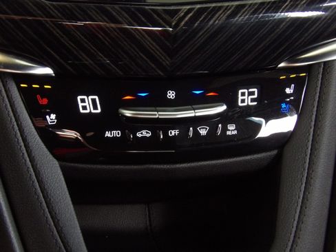 Used 2025 Cadillac XT6 Premium Luxury image 8