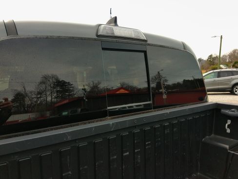 Used 2018 Toyota Tacoma TRD Off-Road image 16