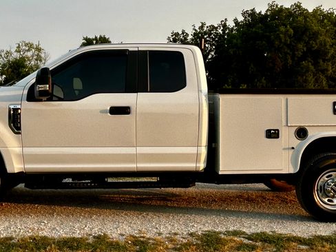 Used 2022 Ford F250 4x4 SuperCab Super Duty image 2