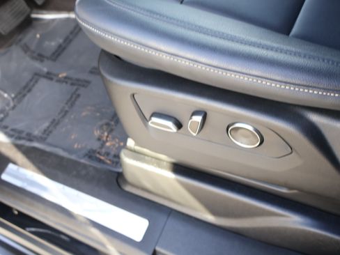 Used 2024 Cadillac Escalade ESV Luxury image 21