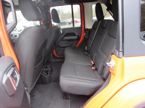 Used 2019 Jeep Wrangler Unlimited Sahara image 15