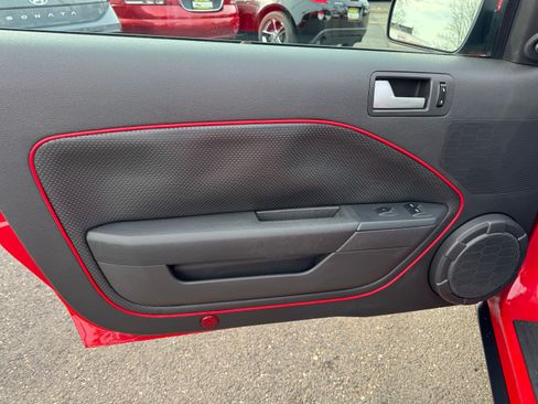 Used 2007 Ford Mustang Premium image 3