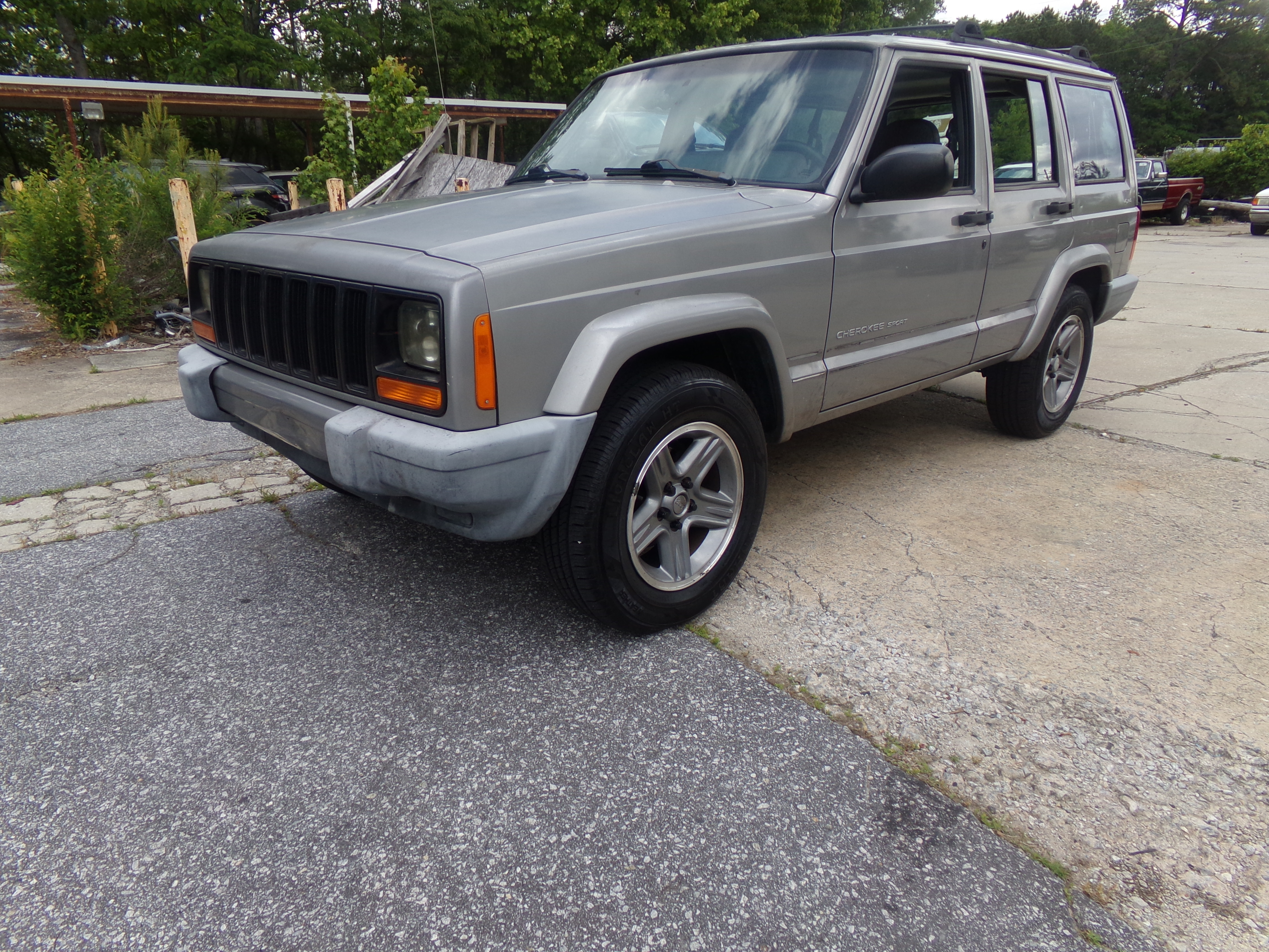 Used 2000 Jeep Cherokee Sport AWD/4WD image 1