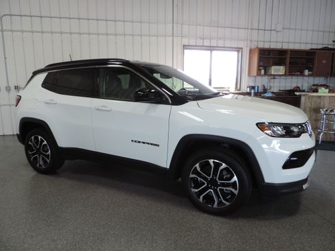 Used 2023 Jeep Compass 4WD Limited image 12