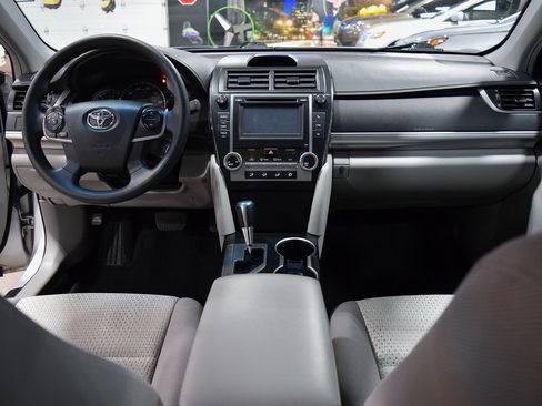 Used 2013 Toyota Camry LE image 22
