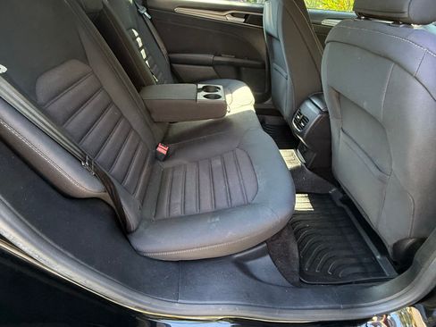 Used 2017 Ford Fusion SE FWD image 9
