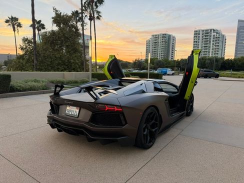 Used 2015 Lamborghini Aventador LP 700-4 Roadster AWD/4WD image 5