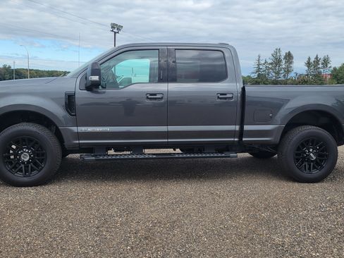 Used 2020 Ford F250 Lariat image 2