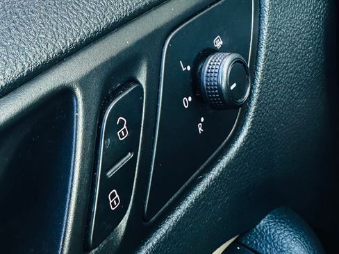 Used 2017 Volkswagen Jetta SEL w/ Cold Weather Package FWD image 32