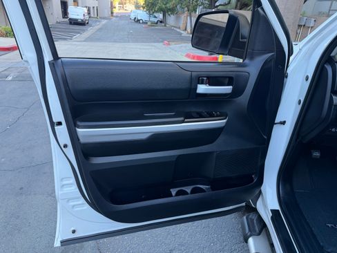 Used 2014 Toyota Tundra 4x4 CrewMax SR5 image 20