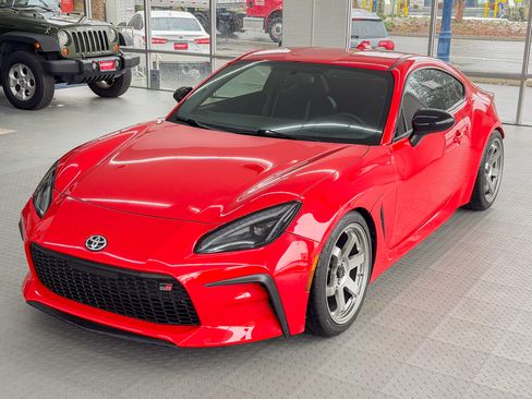 Used 2022 Toyota GR86 Premium image 3
