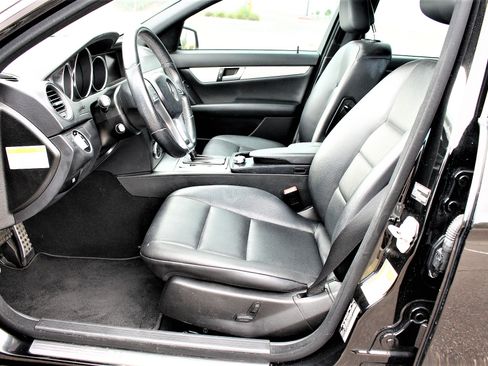 Used 2013 Mercedes-Benz C 250 Sedan image 10