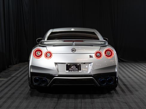 Used 2020 Nissan GT-R AWD/4WD image 6