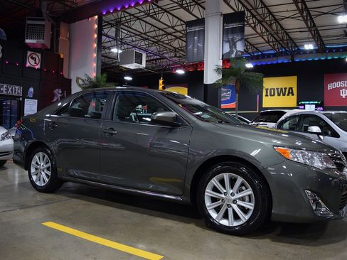 Used 2012 Toyota Camry XLE image 13