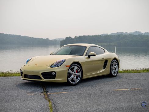 Used 2015 Porsche Cayman S RWD image 2