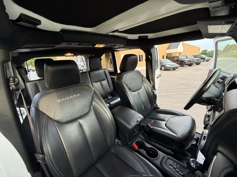 Used 2017 Jeep Wrangler 4WD Unlimited Sahara image 12