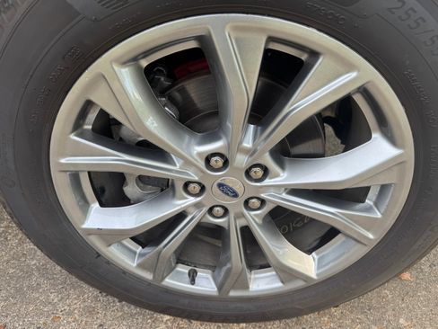 Used 2022 Ford Explorer Limited image 16