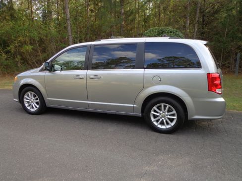 Used 2018 Dodge Grand Caravan SXT FWD image 5