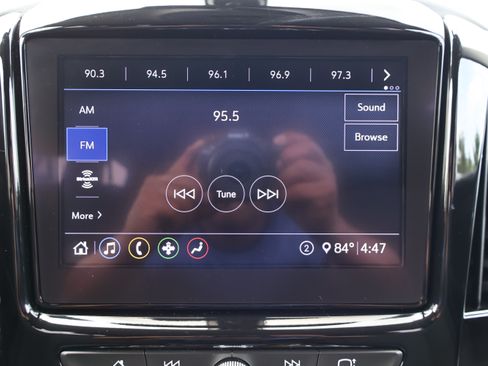 Used 2020 Chevrolet Traverse LT image 18