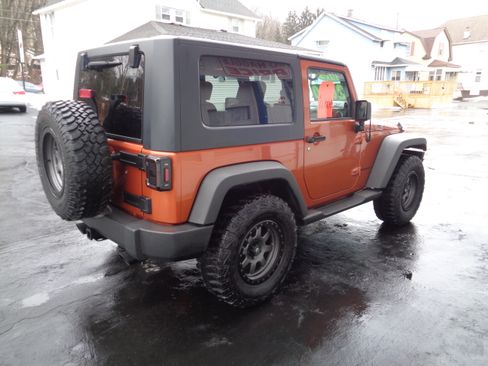 Used 2010 Jeep Wrangler Mountain image 2