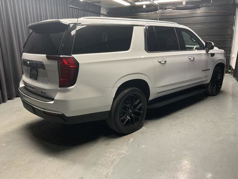 Used 2023 GMC Yukon XL SLT image 4