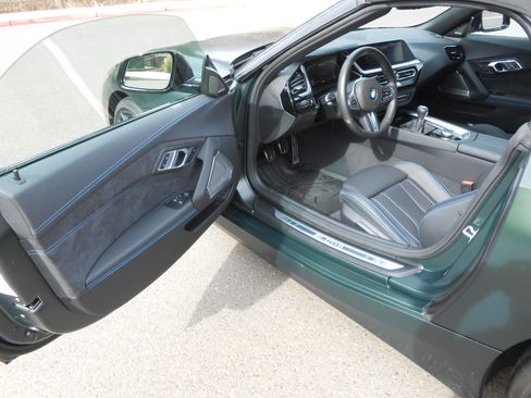 Used 2025 BMW Z4 M40i image 11