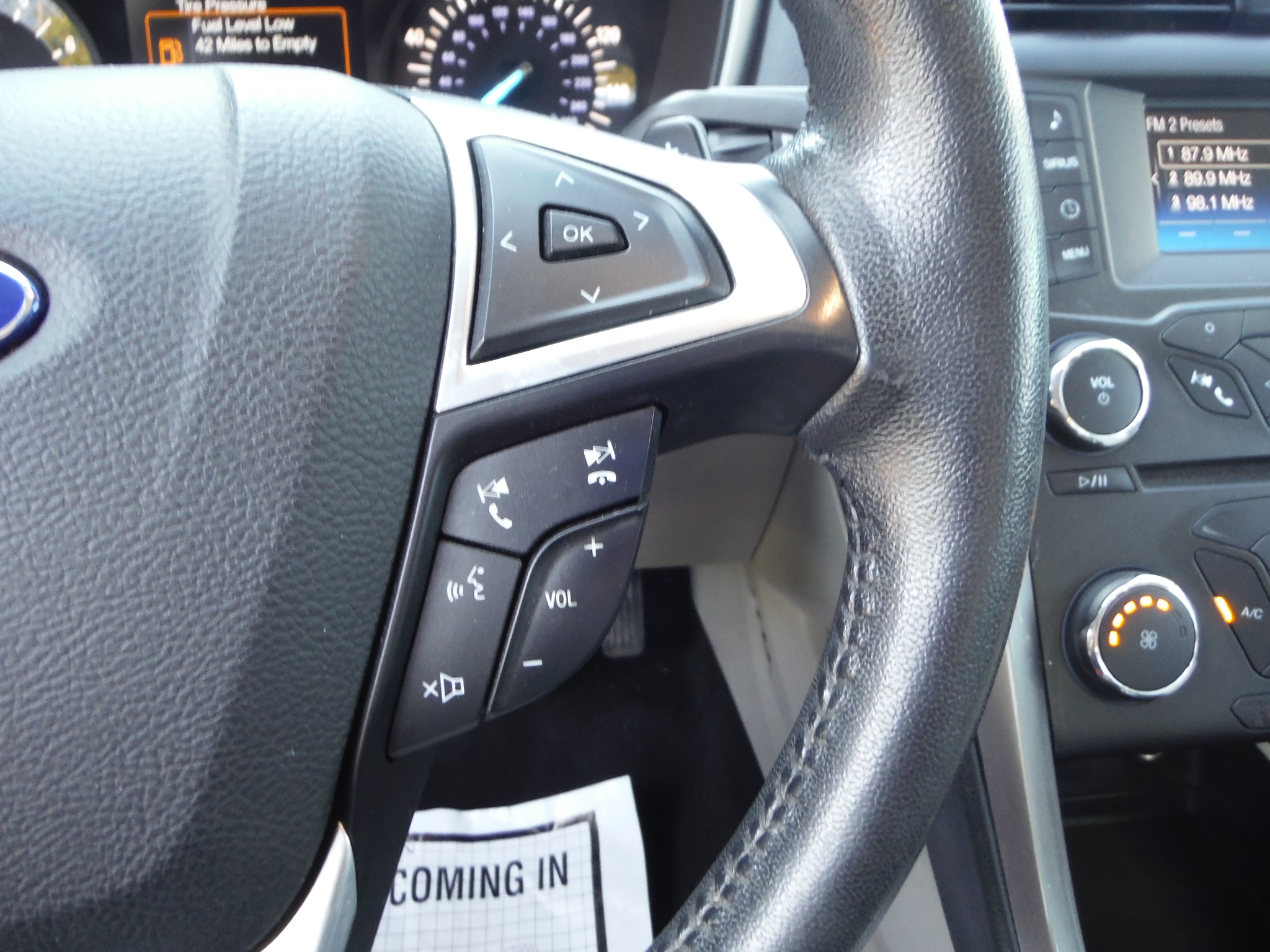 Used 2017 Ford Fusion SE FWD image 19