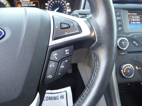 Used 2017 Ford Fusion SE image 19