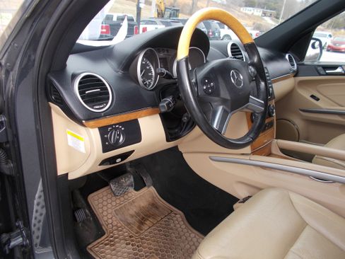 Used 2010 Mercedes-Benz GL 550 image 6