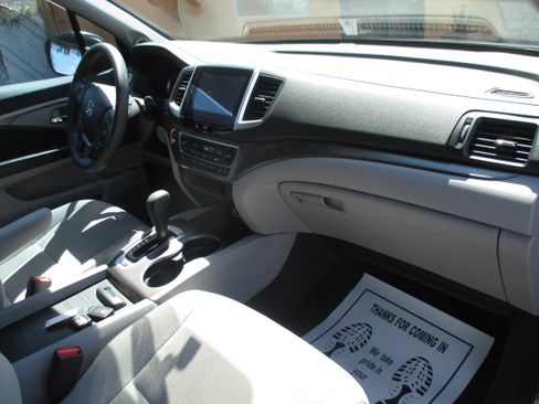Used 2016 Honda Pilot EX Sport Utility 4D image 4