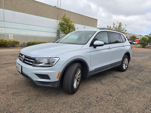 Used 2018 Volkswagen Tiguan S image 2